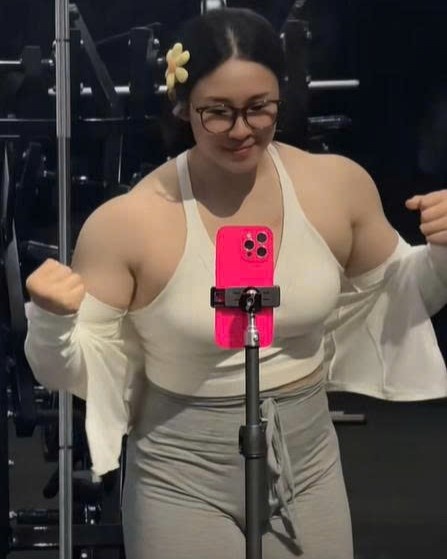 Cô gái visual xinh như công chúa nhưng nhìn xuống bên dưới thì choáng váng- Ảnh 2.