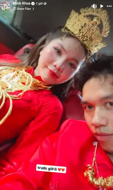 Cưới tiền vệ đội tuyển Việt Nam, cô dâu vàng đeo trĩu cổ đúng chuẩn Cưới tiền vệ đội tuyển Việt Nam, cô dâu vàng đeo trĩu cổ đúng chuẩn