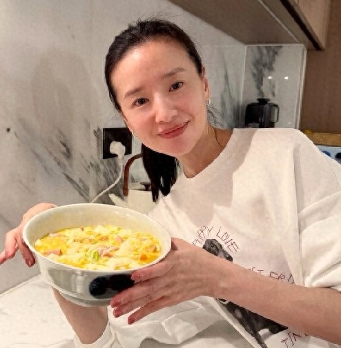 Diễn viên Đổng Khiết nấu món gì mà lan truyền chóng mặt, thu hút 30.000 lượt thích từ cư dân mạng?- Ảnh 8.