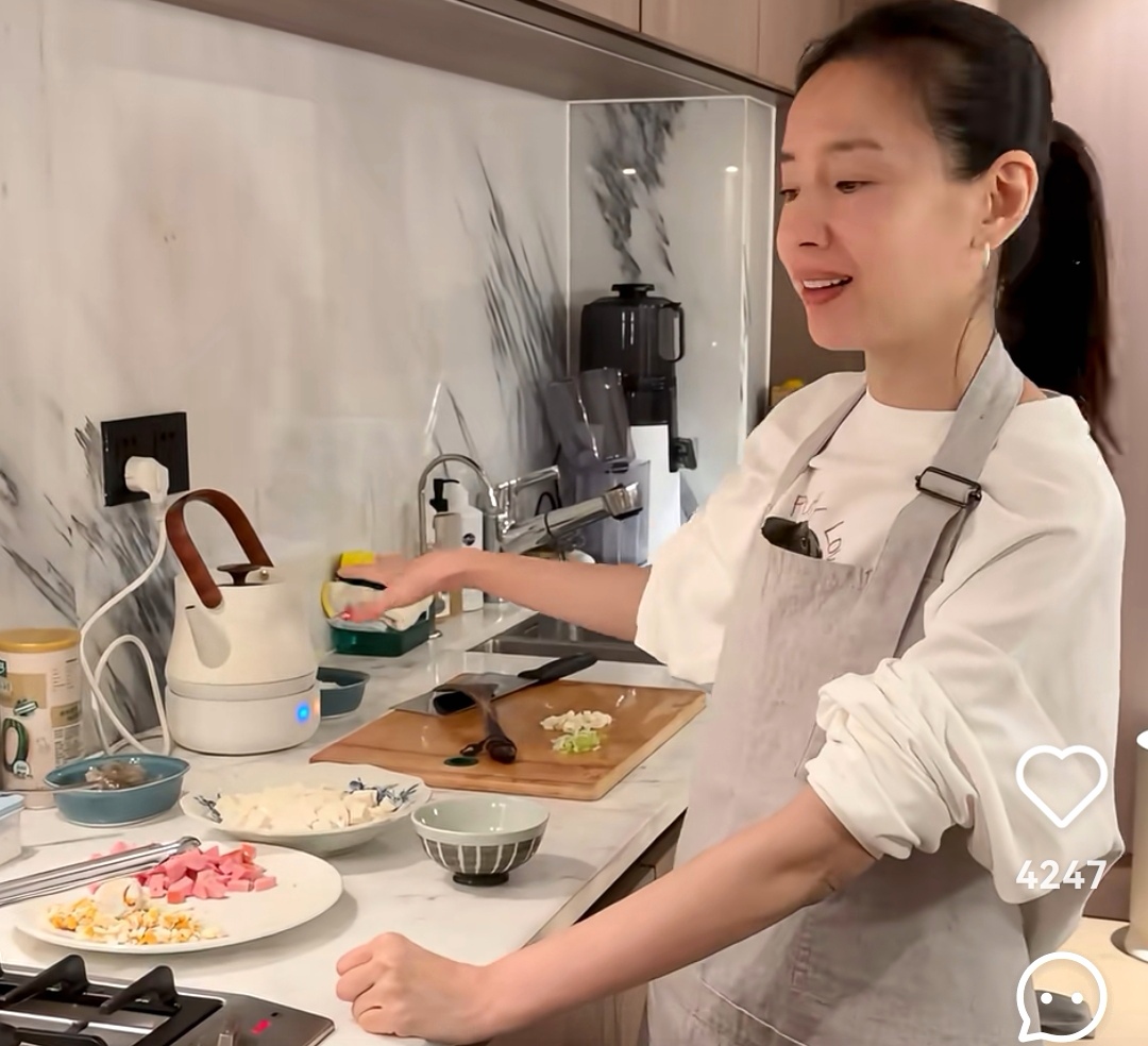 Diễn viên Đổng Khiết nấu món gì mà lan truyền chóng mặt, thu hút 30.000 lượt thích từ cư dân mạng?- Ảnh 4.