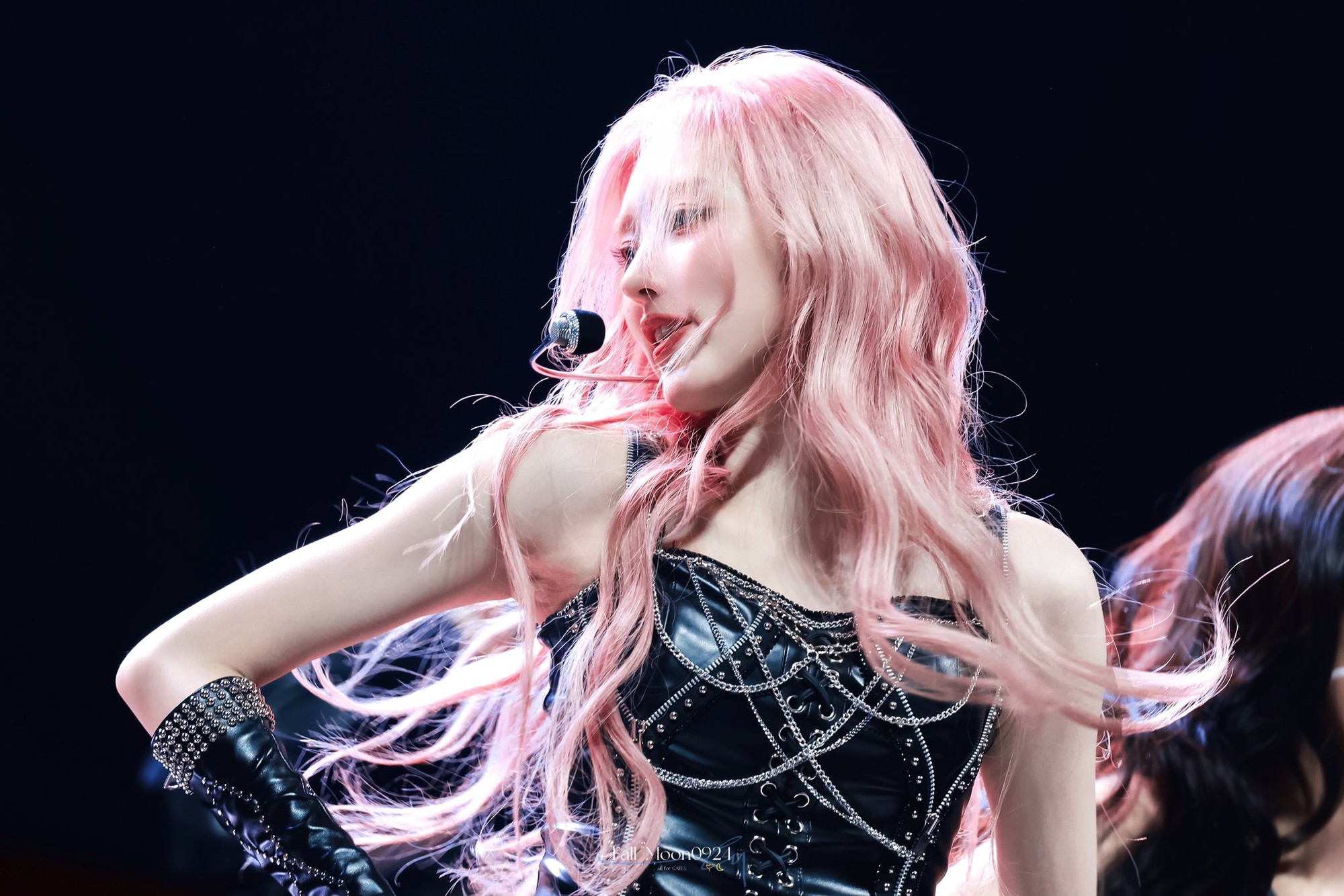 Nữ thần Kpop có mái tóc được ví như “cơ thể sống”, chung nhóm thì tàng hình nhưng đứng 1 mình chấp luôn Jang Wonyoung- Ảnh 6.