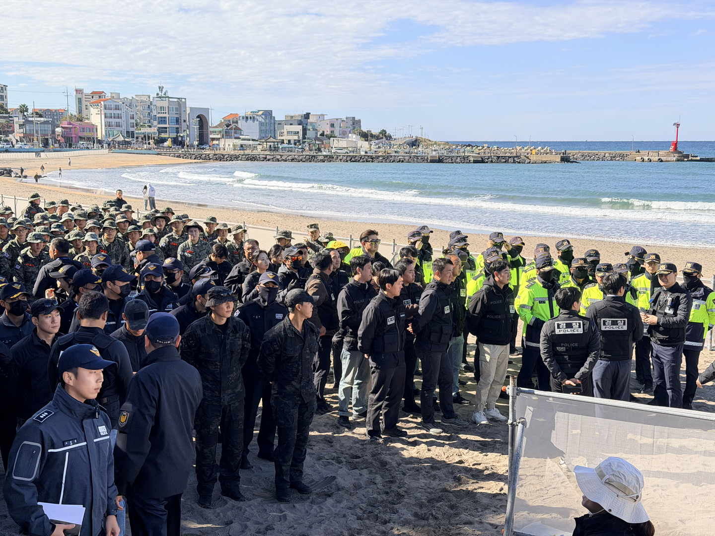 Phát hiện nhiều gói ma túy ketamine trôi dạt vào đảo du lịch Jeju (Hàn Quốc)- Ảnh 2. Phát hiện nhiều gói ma túy ketamine trôi dạt vào đảo du lịch Jeju (Hàn Quốc)- Ảnh 2.