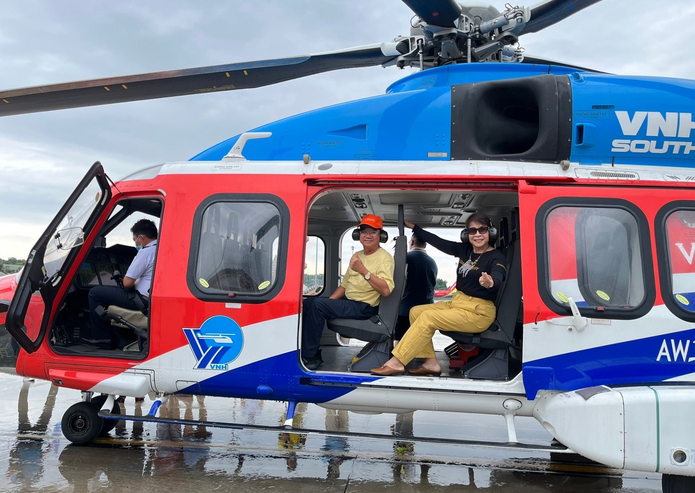 Sắp mở lại tour du lịch bằng trực thăng tại TPHCM- Ảnh 1.