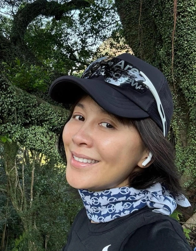 Mỹ nhân Hong Kong tuổi 60 da không nếp nhăn: Mỗi ngày uống 1 lít nước giàu collagen tự nhiên từ quả dân dã, chợ Việt bán quanh năm- Ảnh 1.