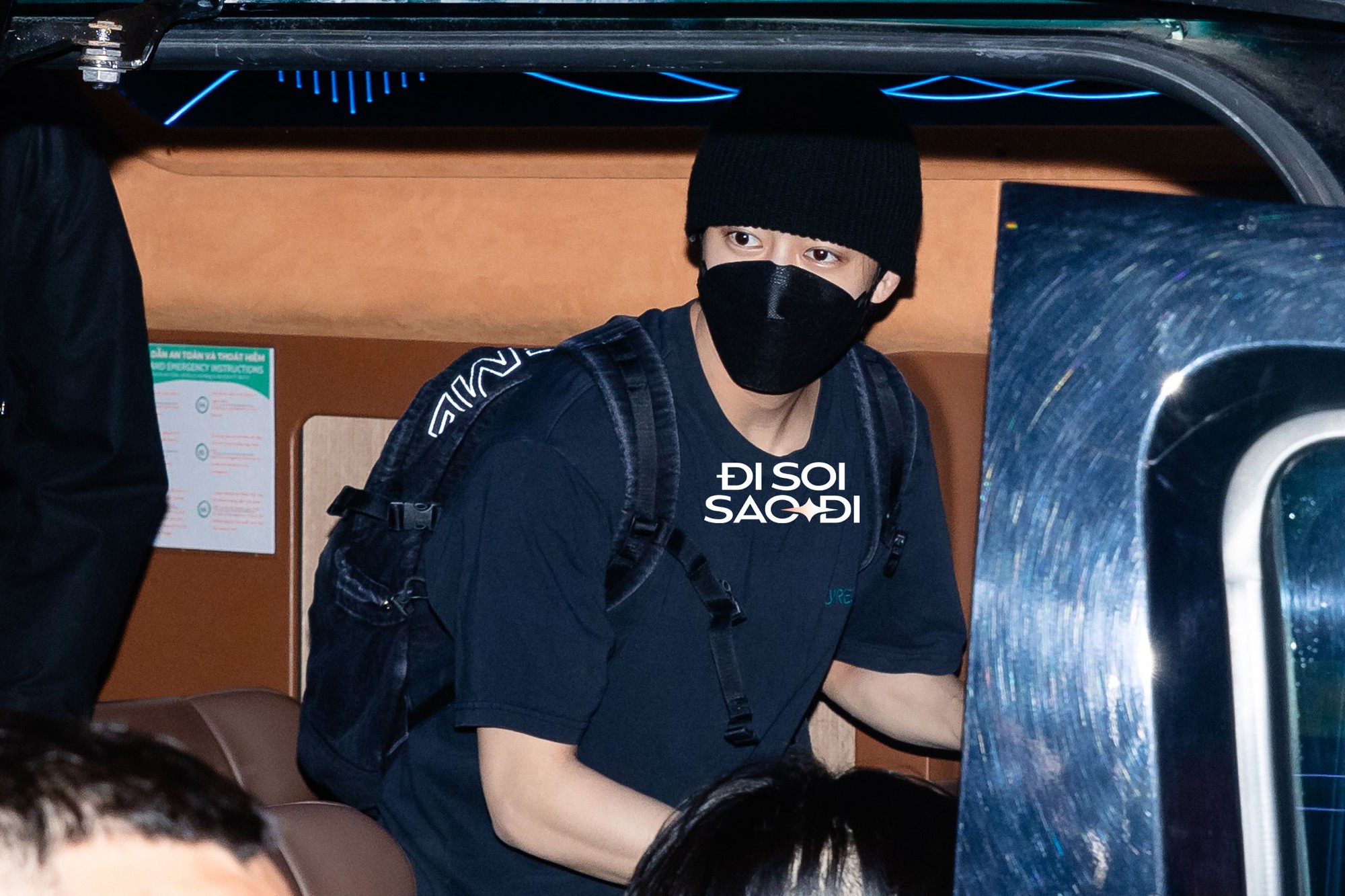 Dàn sao WATERBOMB đổ bộ Tân Sơn Nhất: Bi Rain kín đáo nhưng to cao ngời ngời, nữ idol gốc Việt lấn át 