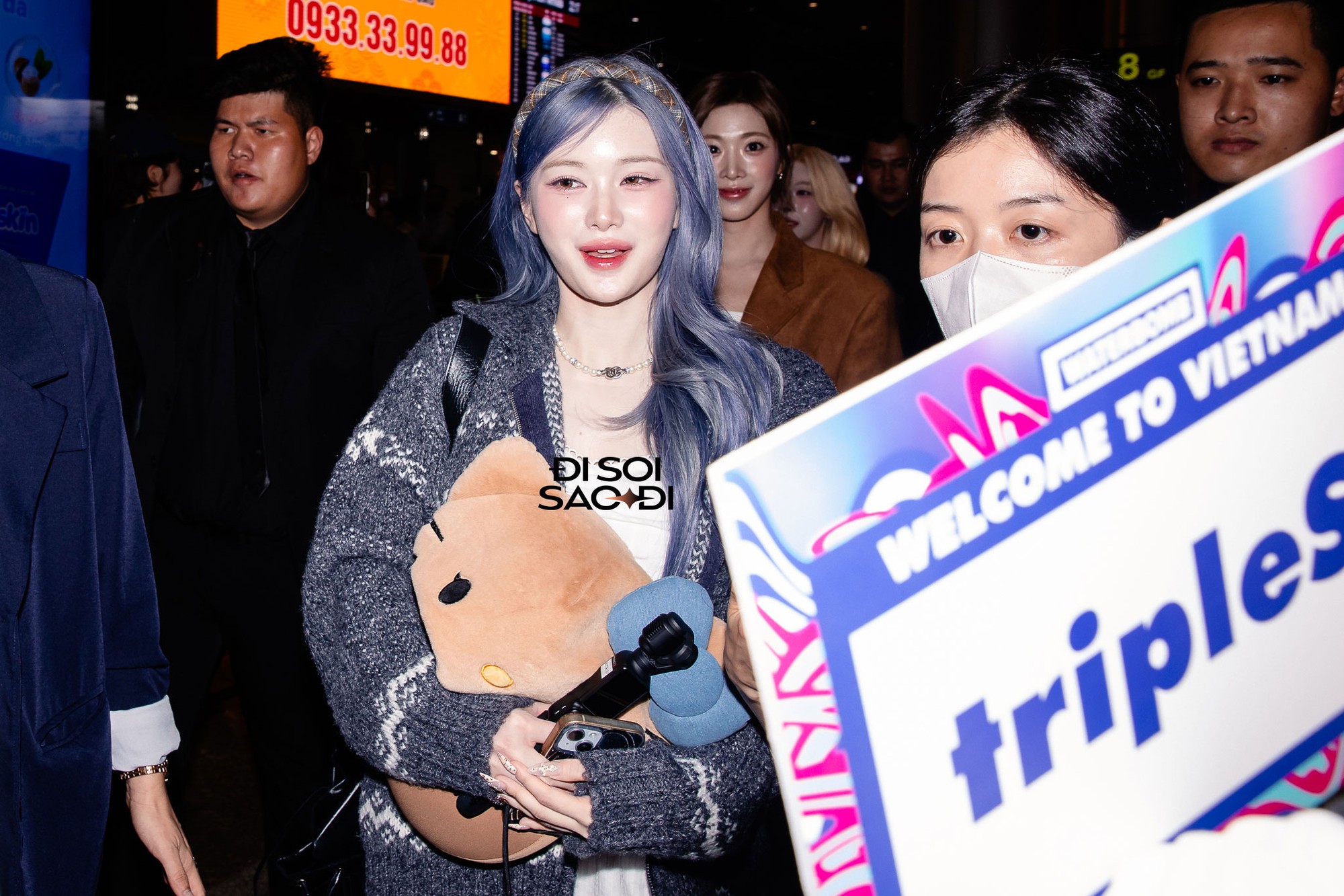 Dàn sao WATERBOMB đổ bộ Tân Sơn Nhất: Bi Rain kín đáo nhưng to cao ngời ngời, nữ idol gốc Việt lấn át 