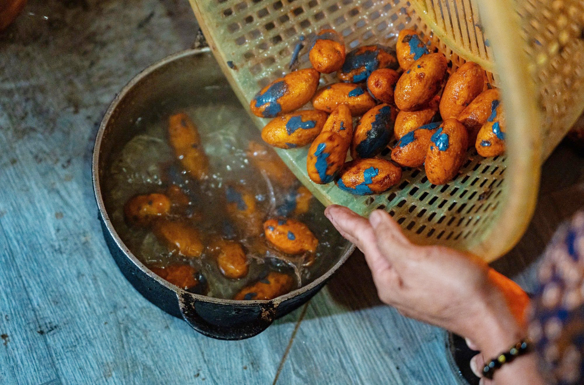 Thứ quả xanh đen là đặc sản chỉ Phú Thọ mới có, rẻ tiền nhưng khó mua- Ảnh 5.