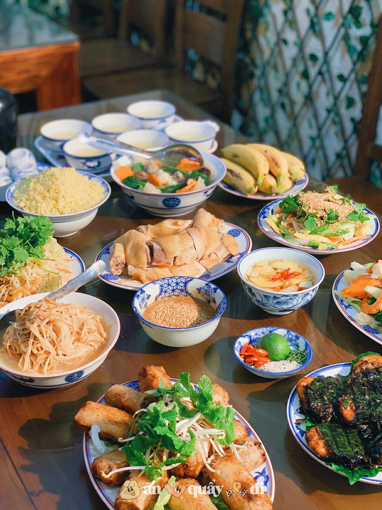 Tranh cãi cỗ Bát Tràng 2,7 triệu/mâm 6 người bị chê đắt: Người từng ăn nói gì?- Ảnh 2. Tranh cãi cỗ Bát Tràng 2,7 triệu/mâm 6 người bị chê đắt: Người từng ăn nói gì?- Ảnh 2.