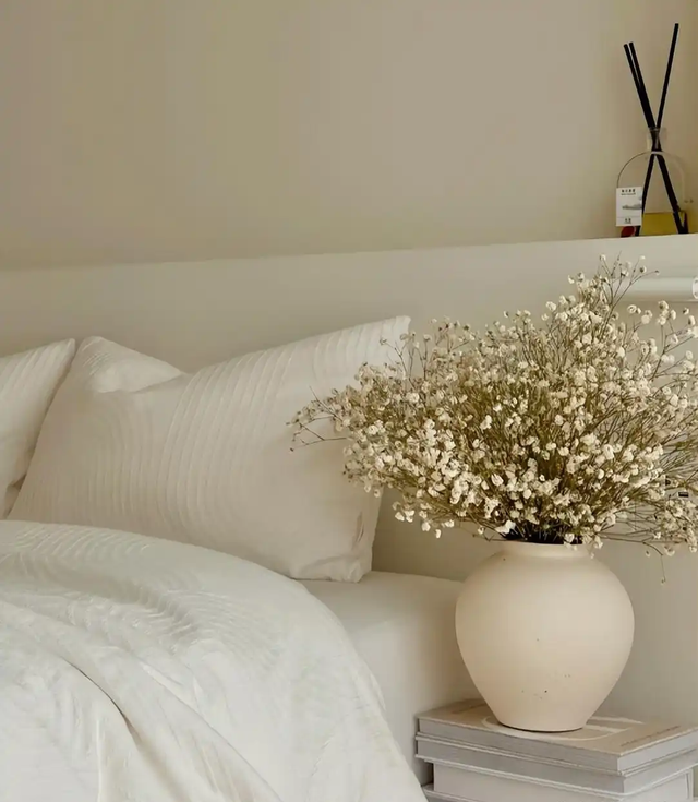 Không phải mê tín, đây là 5 món đồ tuyệt đối không để cạnh giường ngủ: Dễ rước họa vào thân, sức khỏe sa sút- Ảnh 1. Không phải mê tín, đây là 5 món đồ tuyệt đối không để cạnh giường ngủ: Dễ rước họa vào thân, sức khỏe sa sút- Ảnh 1.