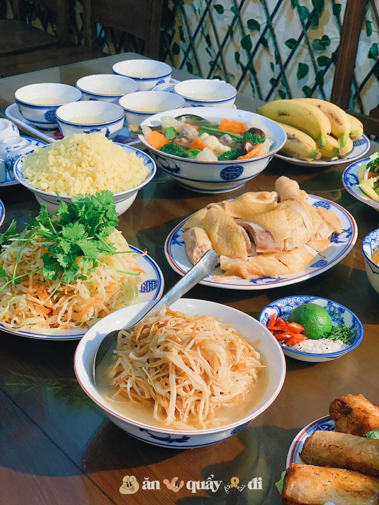 Tranh cãi cỗ Bát Tràng 2,7 triệu/mâm 6 người bị chê đắt: Người từng ăn nói gì?- Ảnh 5. Tranh cãi cỗ Bát Tràng 2,7 triệu/mâm 6 người bị chê đắt: Người từng ăn nói gì?- Ảnh 5.