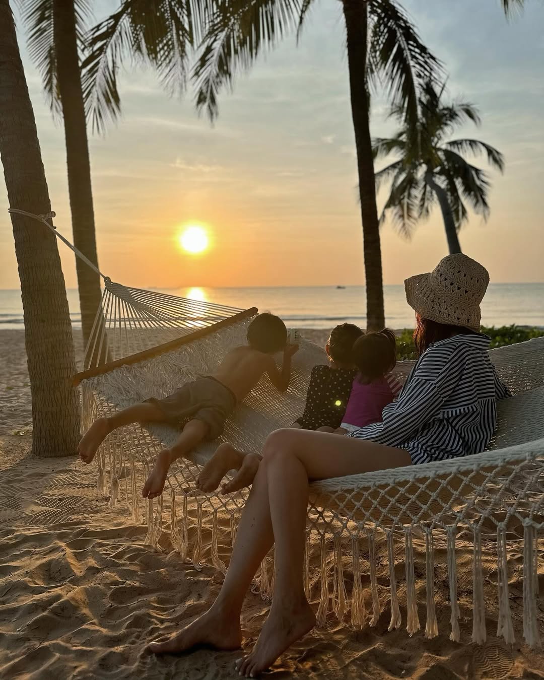 1 Hoa hậu và chồng bác sĩ hơn 13 tuổi đã 1 Hoa hậu và chồng bác sĩ hơn 13 tuổi đã