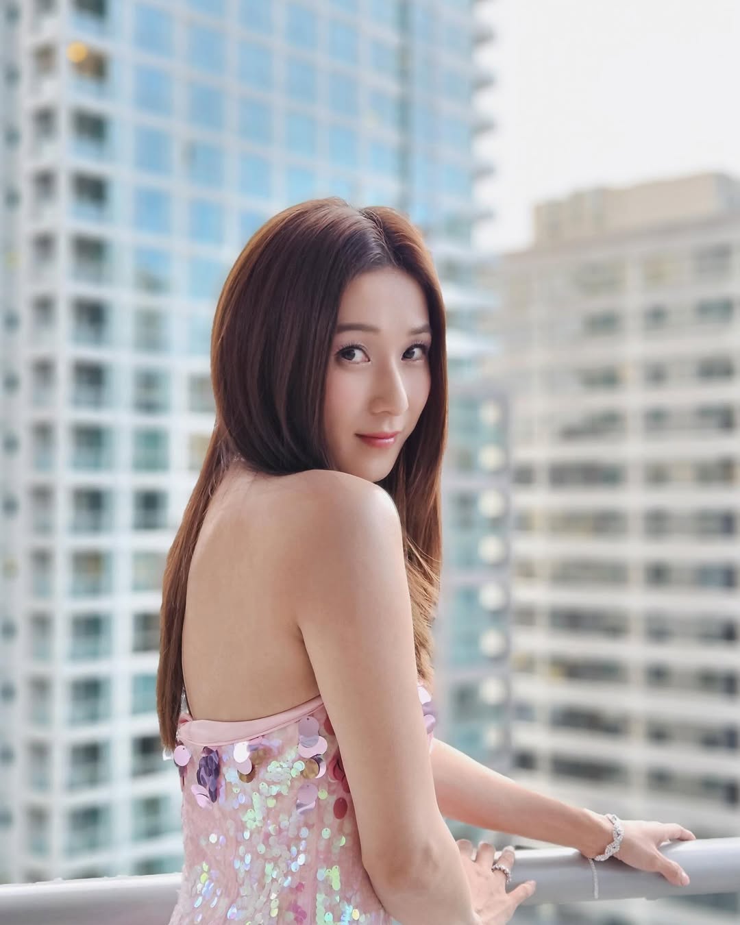 1 Hoa hậu và chồng bác sĩ hơn 13 tuổi đã 1 Hoa hậu và chồng bác sĩ hơn 13 tuổi đã