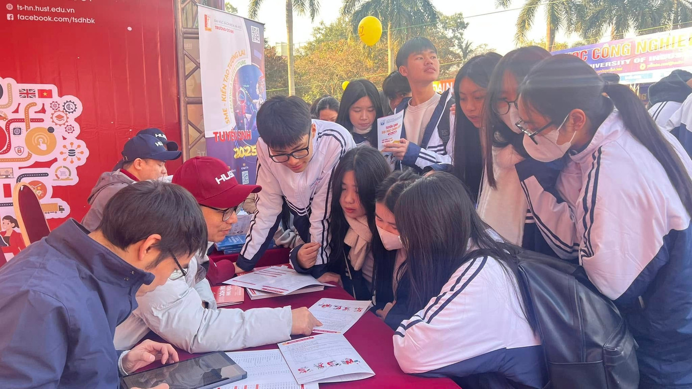 Sau sự cố sai lệch điểm IELTS: Đại học Bách khoa Hà Nội rà soát thí sinh xét tuyển bằng chứng chỉ- Ảnh 1.