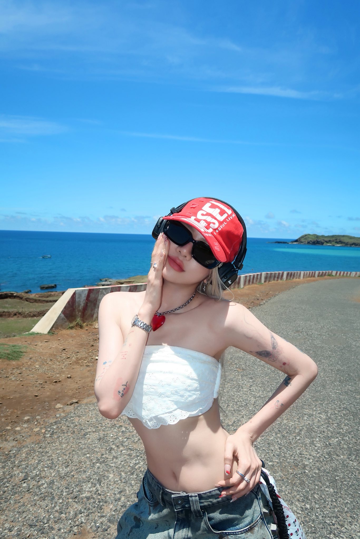 Chuyện gì đây: 1 Anh Trai Say Hi công khai đăng ảnh hôn má, nói lời yêu với hot TikToker CiiN!- Ảnh 4. Chuyện gì đây: 1 Anh Trai Say Hi công khai đăng ảnh hôn má, nói lời yêu với hot TikToker CiiN!- Ảnh 4.