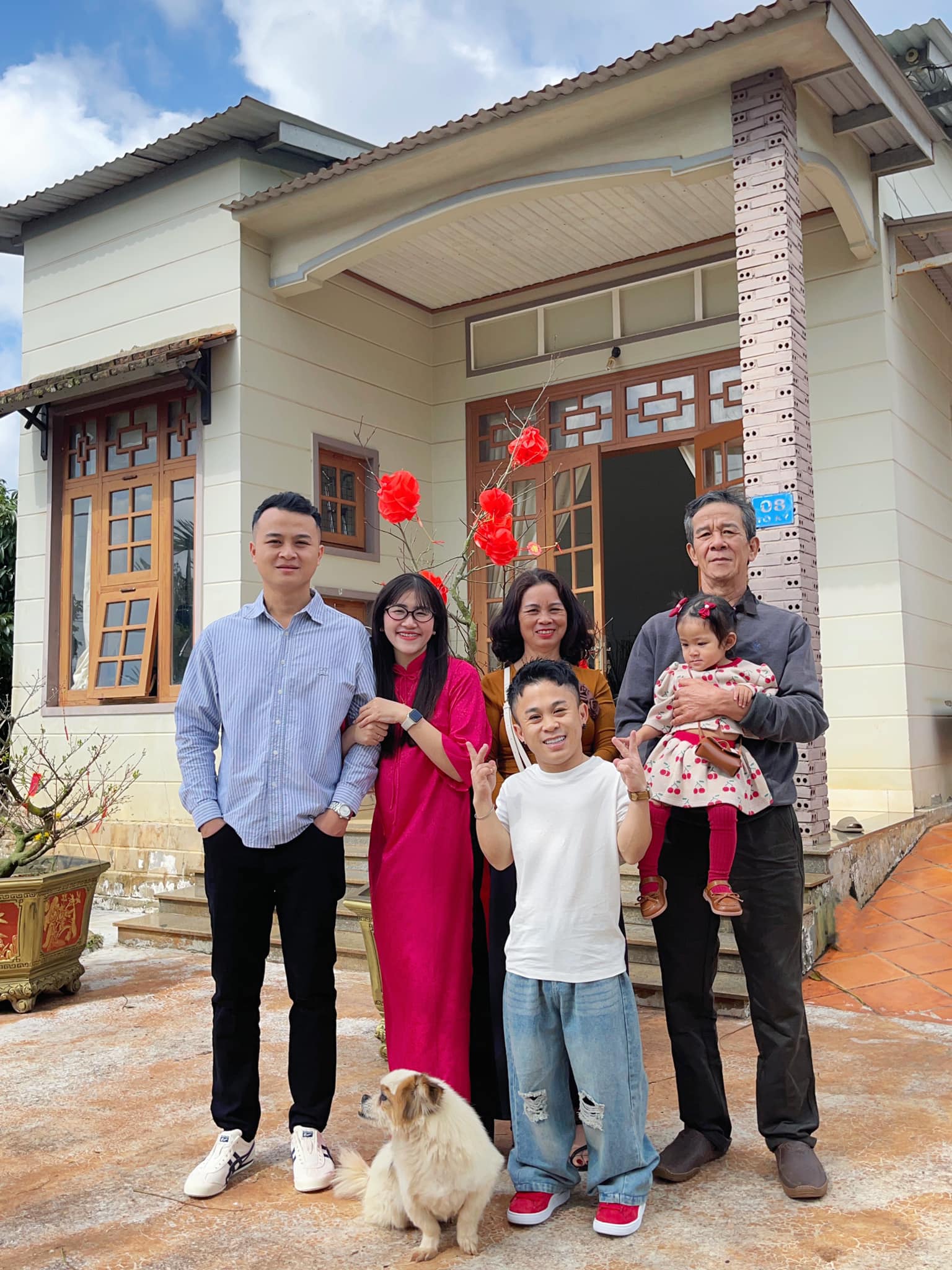 Nam diễn viên 1m26 từng yêu nữ người mẫu cao 1m78 giờ ra sao ở tuổi 32?- Ảnh 3. Nam diễn viên 1m26 từng yêu nữ người mẫu cao 1m78 giờ ra sao ở tuổi 32?- Ảnh 3.