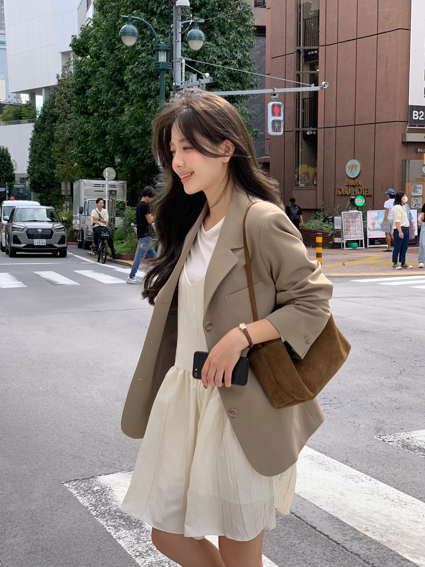 5 mẫu áo khoác hoàn hảo dành cho người cao khiêm tốn, chẳng cần làm gì vẫn sành điệu và tôn dáng- Ảnh 9. 5 mẫu áo khoác hoàn hảo dành cho người cao khiêm tốn, chẳng cần làm gì vẫn sành điệu và tôn dáng- Ảnh 9.