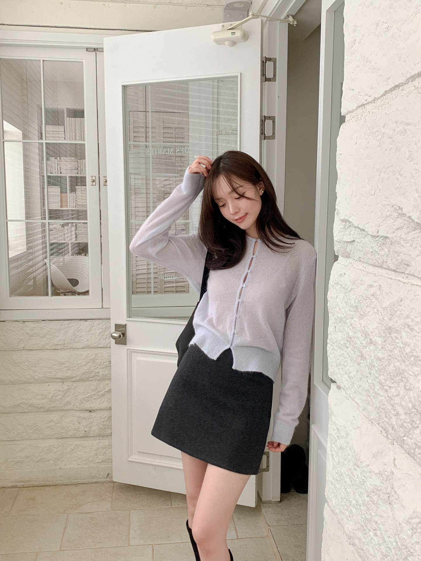 Mùa đông vẫn nên mặc chân váy ngắn vì có 10 cách diện đẹp long lanh- Ảnh 1. Mùa đông vẫn nên mặc chân váy ngắn vì có 10 cách diện đẹp long lanh- Ảnh 1.