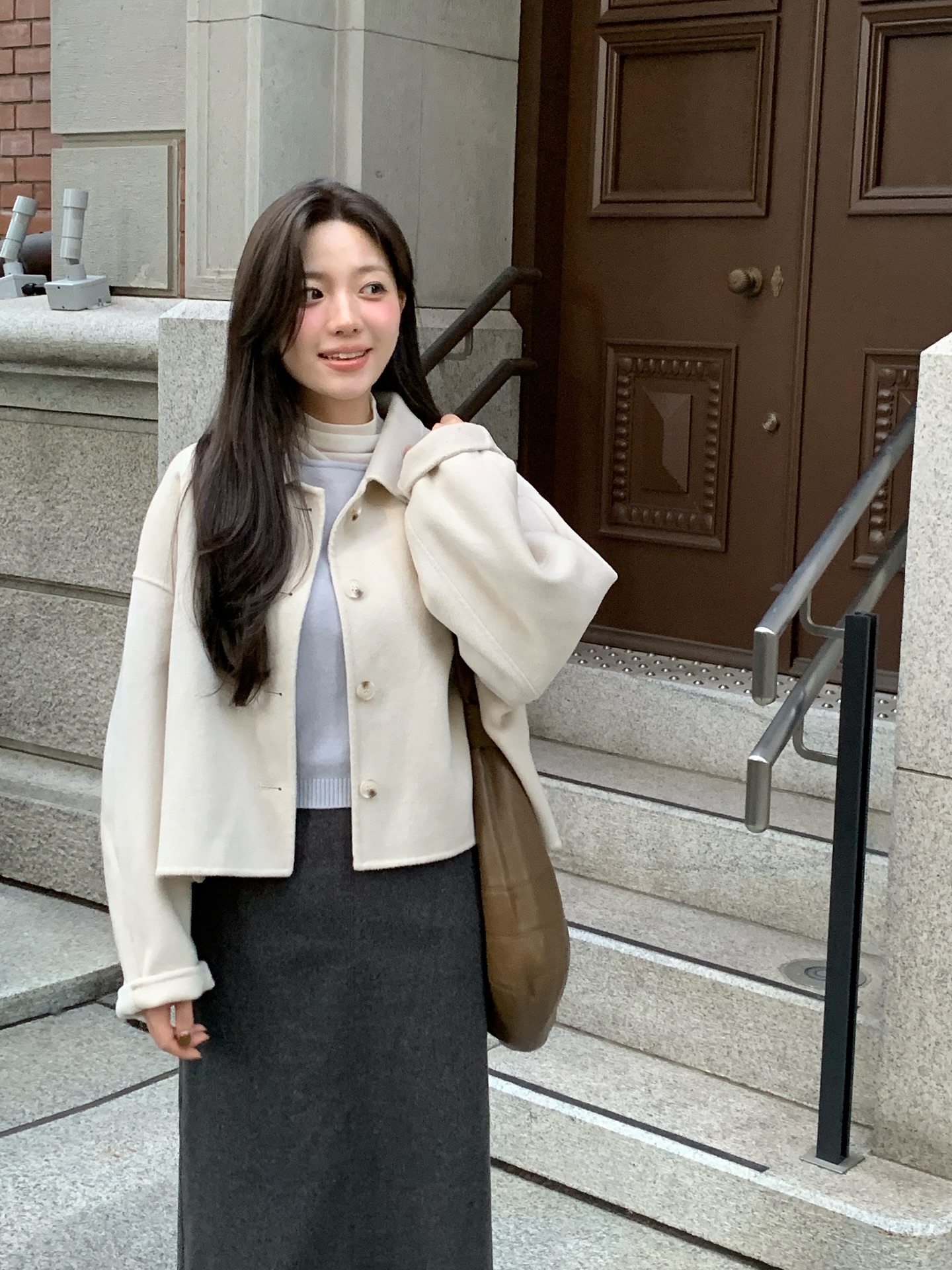 5 mẫu áo khoác hoàn hảo dành cho người cao khiêm tốn, chẳng cần làm gì vẫn sành điệu và tôn dáng- Ảnh 2. 5 mẫu áo khoác hoàn hảo dành cho người cao khiêm tốn, chẳng cần làm gì vẫn sành điệu và tôn dáng- Ảnh 2.