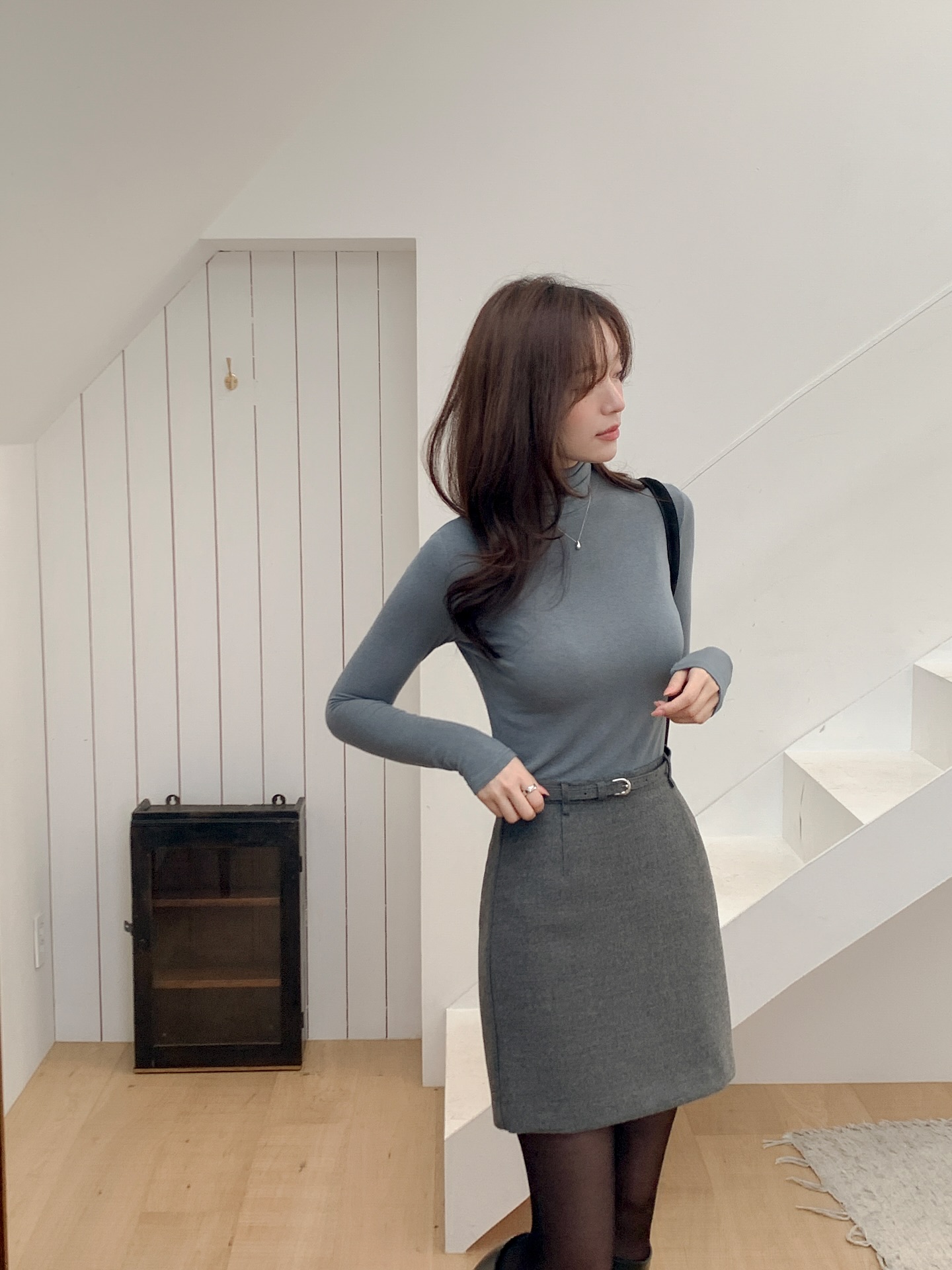 Mùa đông vẫn nên mặc chân váy ngắn vì có 10 cách diện đẹp long lanh- Ảnh 5. Mùa đông vẫn nên mặc chân váy ngắn vì có 10 cách diện đẹp long lanh- Ảnh 5.