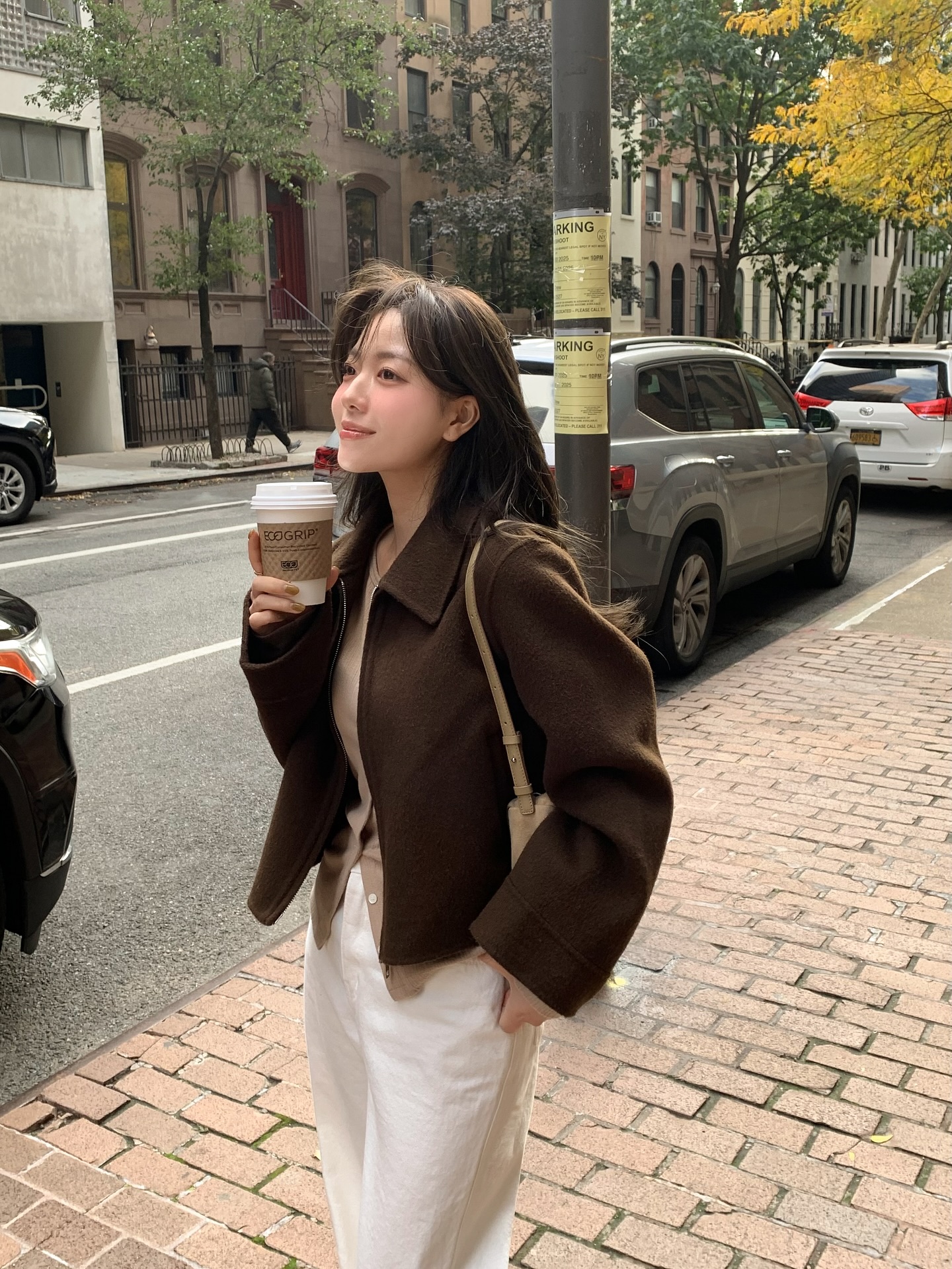 5 mẫu áo khoác hoàn hảo dành cho người cao khiêm tốn, chẳng cần làm gì vẫn sành điệu và tôn dáng- Ảnh 1. 5 mẫu áo khoác hoàn hảo dành cho người cao khiêm tốn, chẳng cần làm gì vẫn sành điệu và tôn dáng- Ảnh 1.