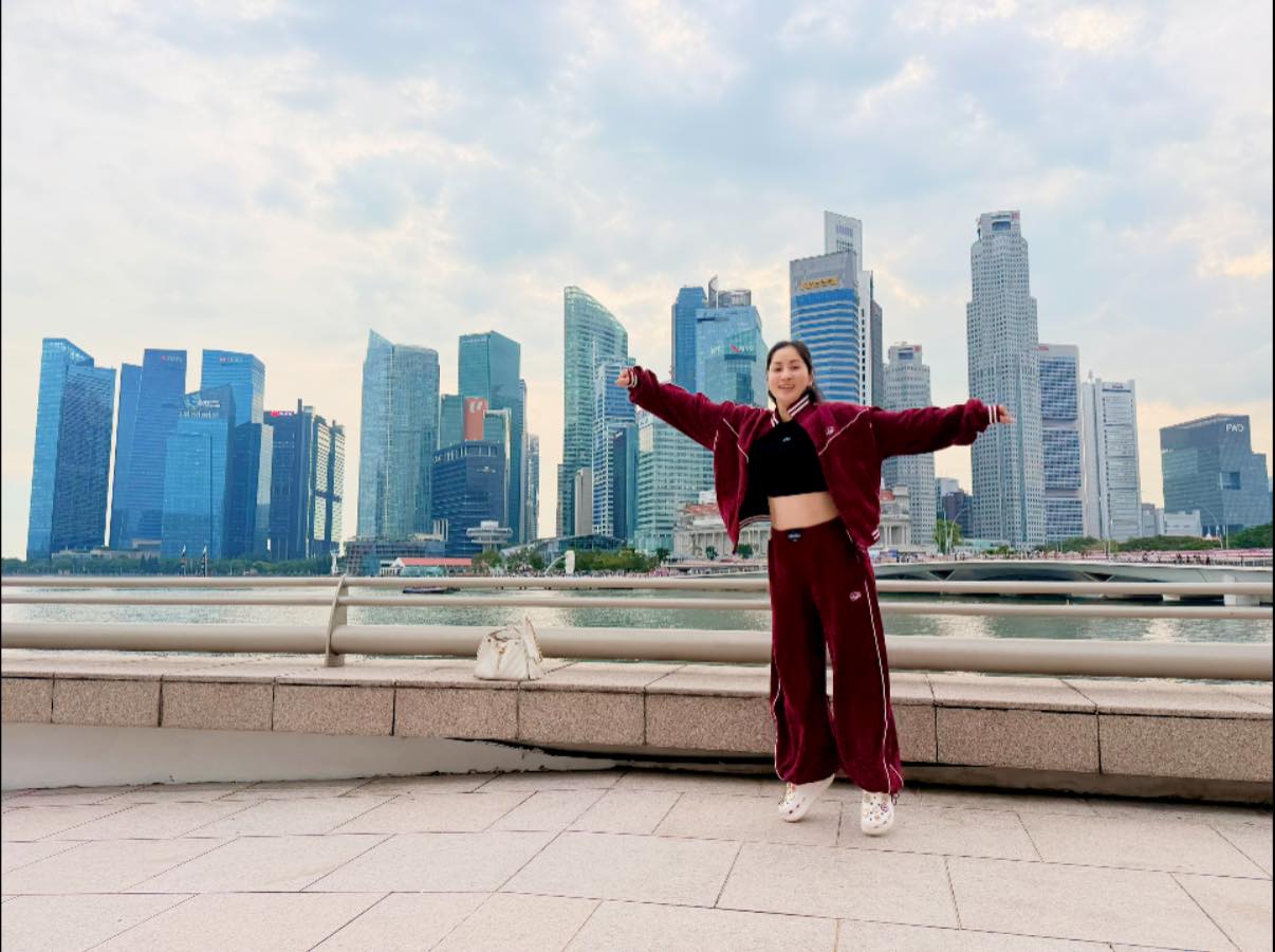 Không nhận ra Khánh Thi khi ở Singapore chữa bệnh- Ảnh 2. Không nhận ra Khánh Thi khi ở Singapore chữa bệnh- Ảnh 2.