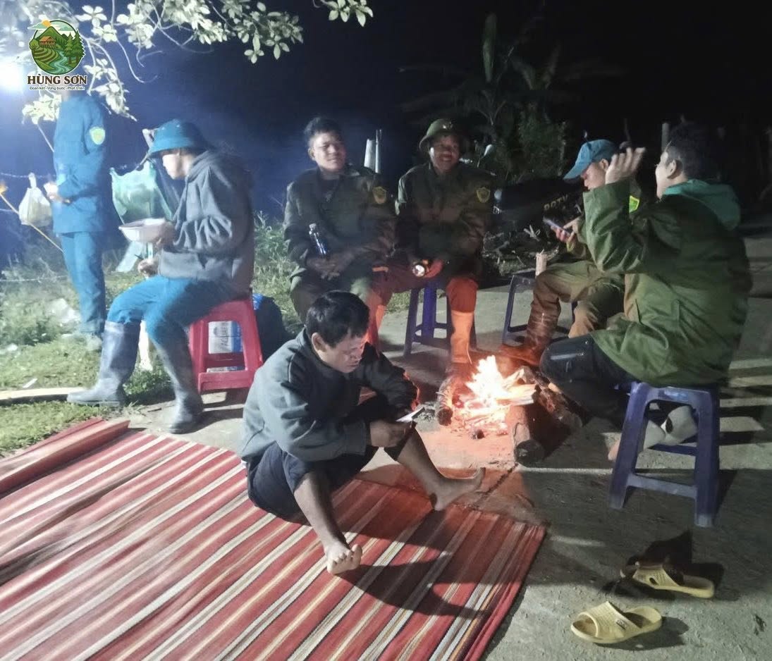 Sạt lở kinh hoàng ở Đà Nẵng: "Về đi em, con khát sữa đòi mẹ"!- Ảnh 5. Sạt lở kinh hoàng ở Đà Nẵng: "Về đi em, con khát sữa đòi mẹ"!- Ảnh 5.