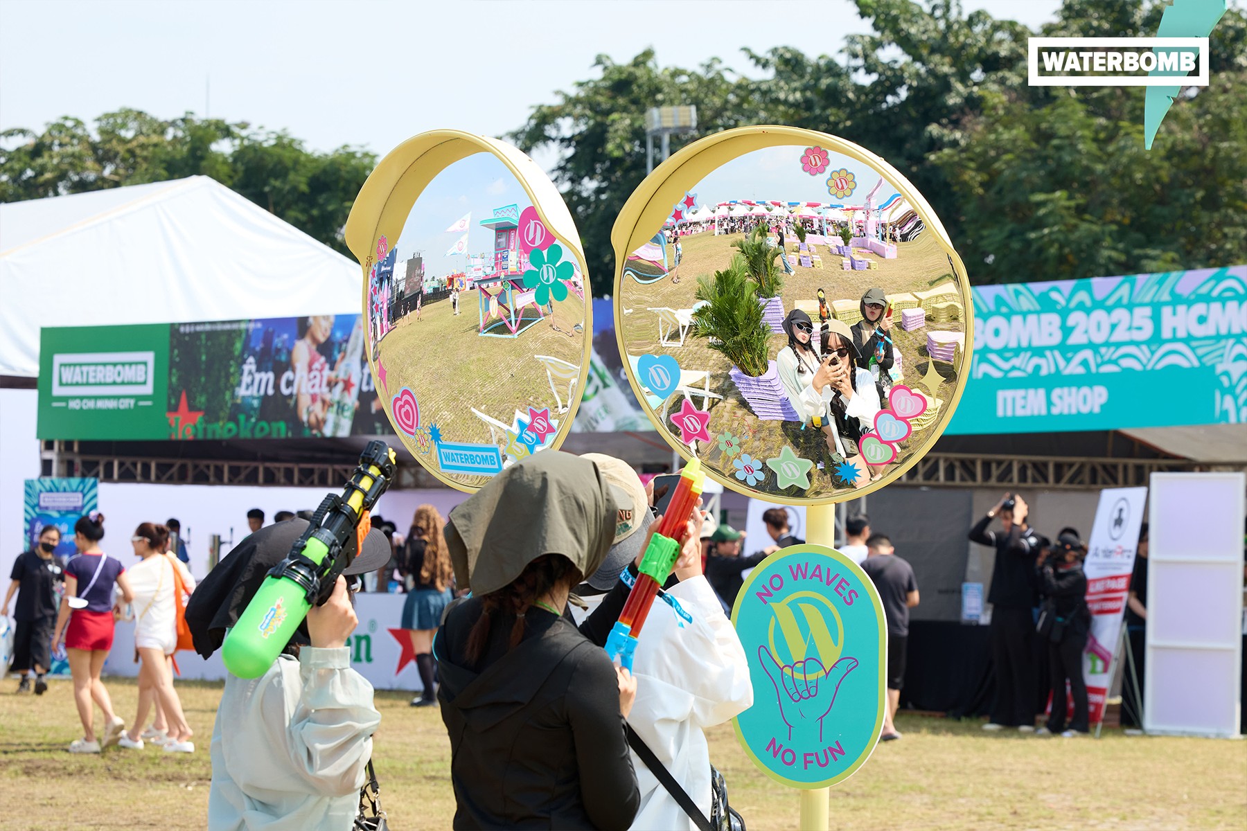 Tuyệt chiêu “Không Chơi Không Được”: Giới trẻ thích thú khám phá "Vũ Trụ Vui Chơi" đa chiều chỉ có tại WATERBOMB- Ảnh 4. Tuyệt chiêu “Không Chơi Không Được”: Giới trẻ thích thú khám phá "Vũ Trụ Vui Chơi" đa chiều chỉ có tại WATERBOMB- Ảnh 4.