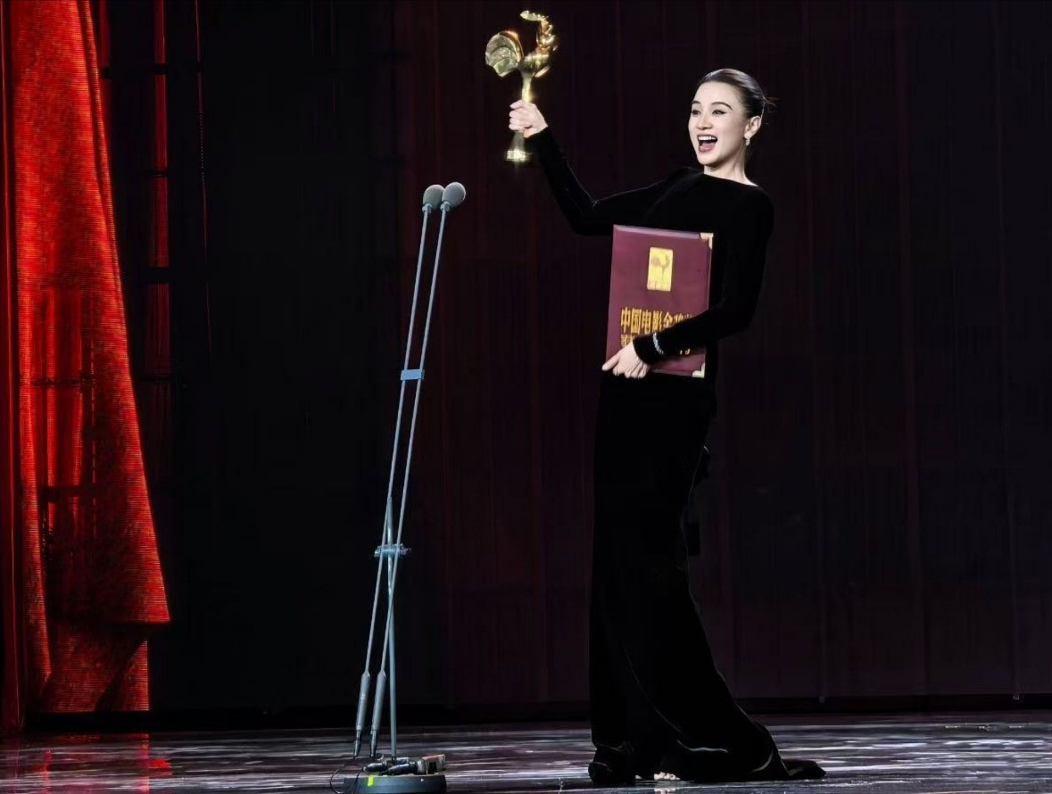 Ảnh đế trẻ nhất lịch sử Kim Kê- Ảnh 1.