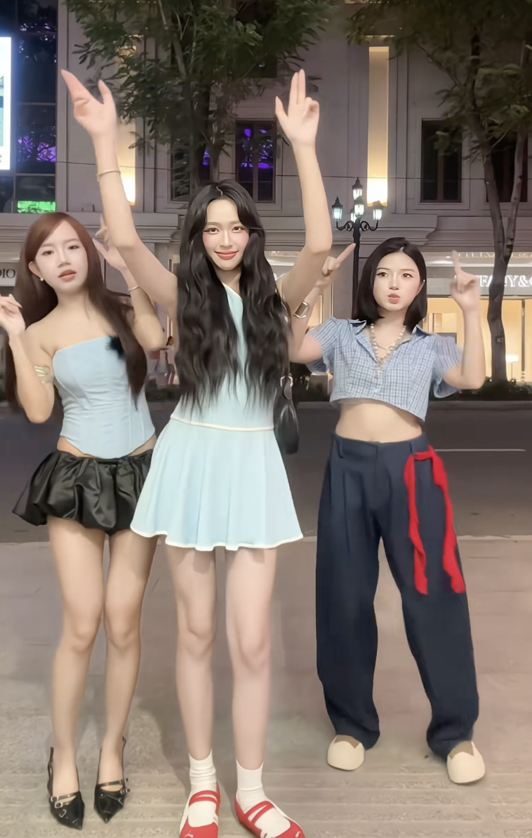 Danh tính hội siêu nhân gao "quậy" tưng bừng: 1 người được gọi là "phú bà", từng thi Hoa hậu- Ảnh 14. Danh tính hội siêu nhân gao "quậy" tưng bừng: 1 người được gọi là "phú bà", từng thi Hoa hậu- Ảnh 14.