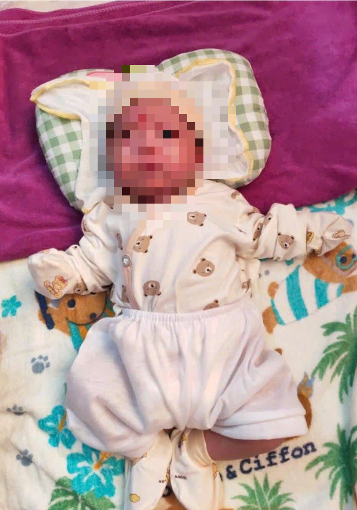 Bé gái 20 ngày tuổi bị bỏ rơi trước nhà dân lúc nửa đêm ở Cần Thơ- Ảnh 1. Bé gái 20 ngày tuổi bị bỏ rơi trước nhà dân lúc nửa đêm ở Cần Thơ- Ảnh 1.