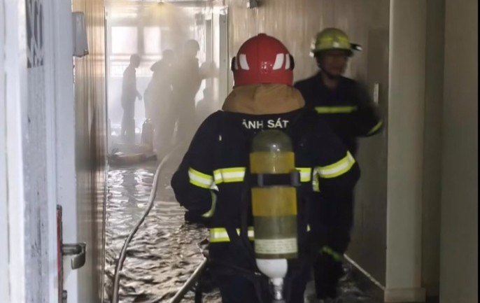 Cháy căn hộ chung cư, hàng trăm người tháo chạy- Ảnh 4.