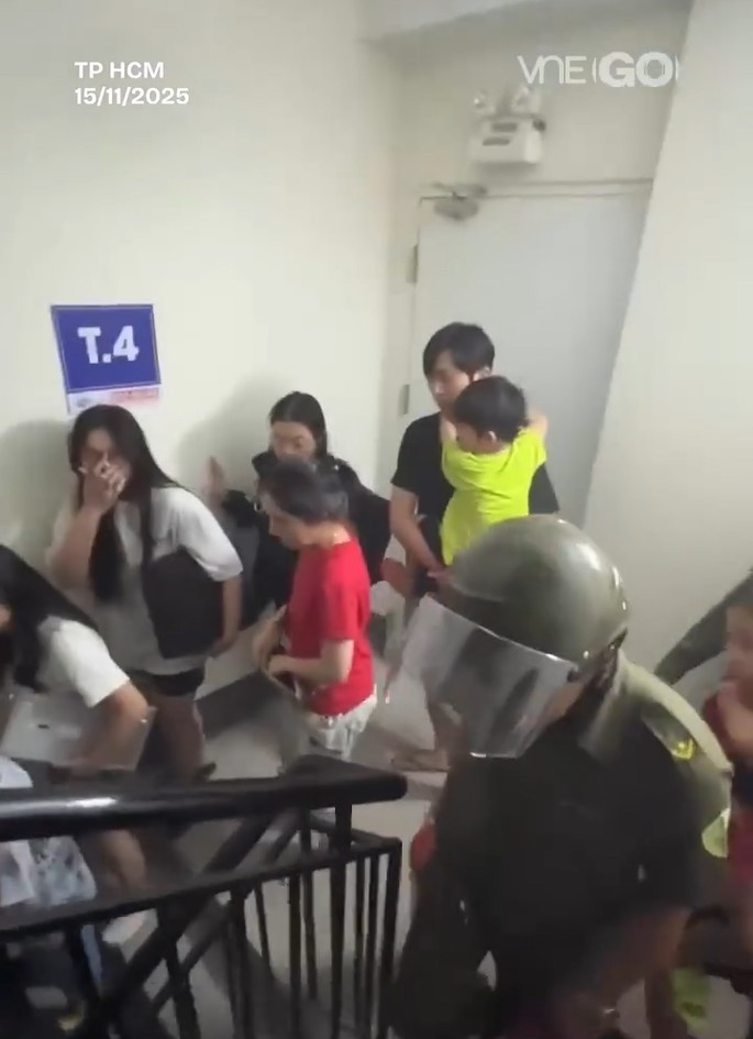 Cháy căn hộ chung cư, hàng trăm người tháo chạy- Ảnh 2.