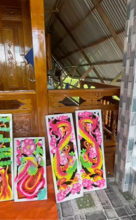 Nhà gỗ miền Tây: Vì sao phải xanh ngắt, hoa văn rực rỡ mới ra đúng chất Nhà gỗ miền Tây: Vì sao phải xanh ngắt, hoa văn rực rỡ mới ra đúng chất