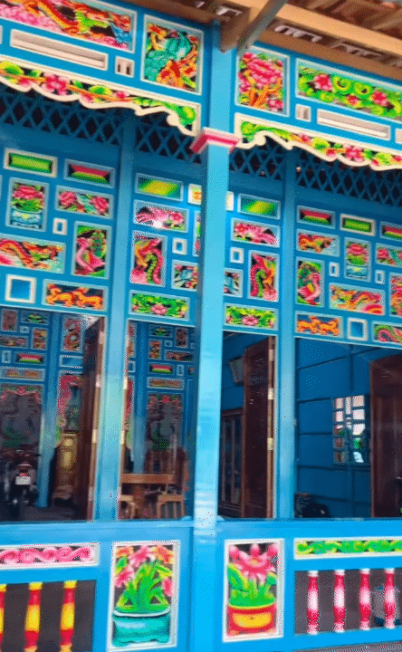 Nhà gỗ miền Tây: Vì sao phải xanh ngắt, hoa văn rực rỡ mới ra đúng chất Nhà gỗ miền Tây: Vì sao phải xanh ngắt, hoa văn rực rỡ mới ra đúng chất