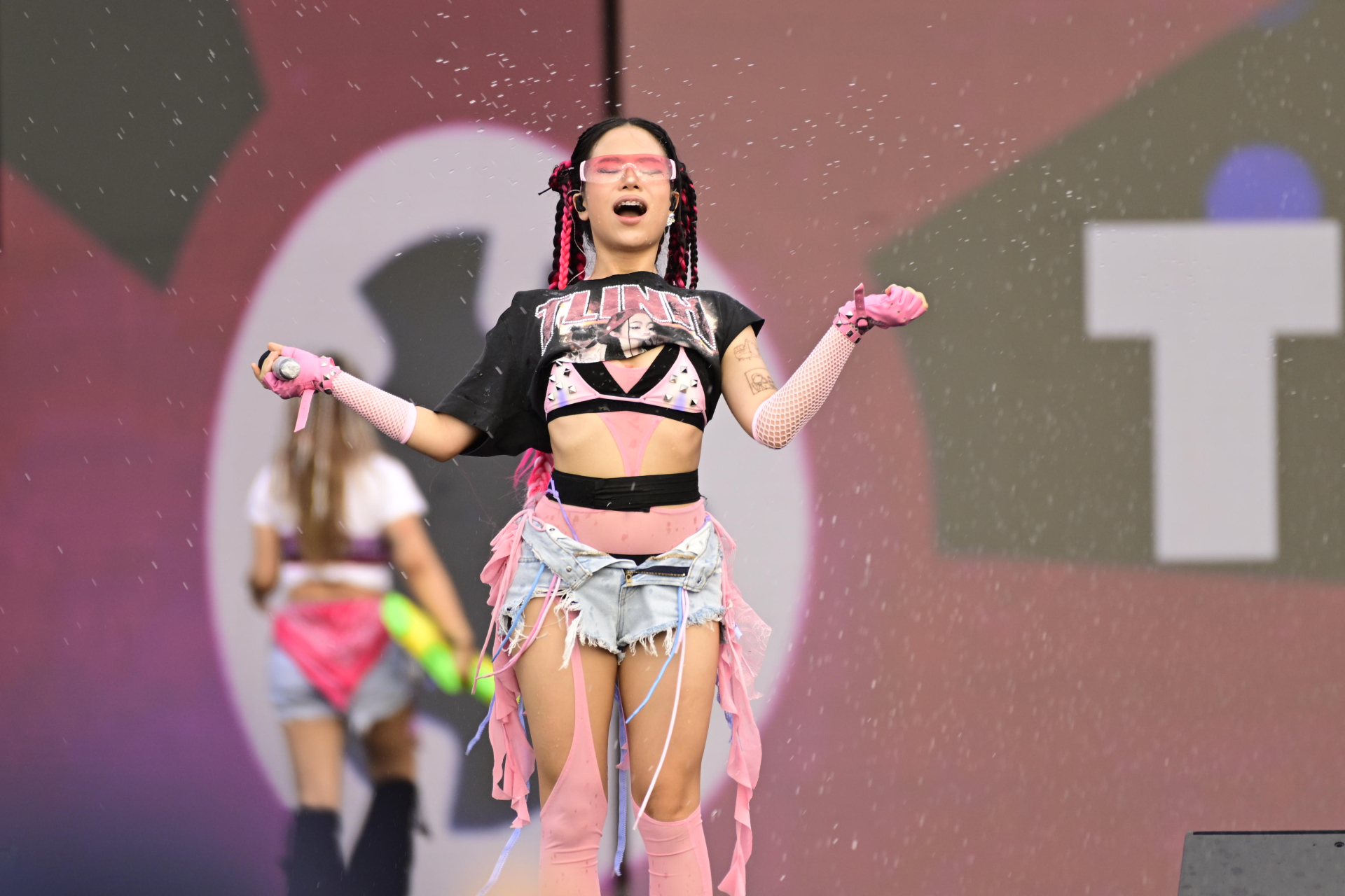 tlinh mới niềng răng- Ảnh 2.