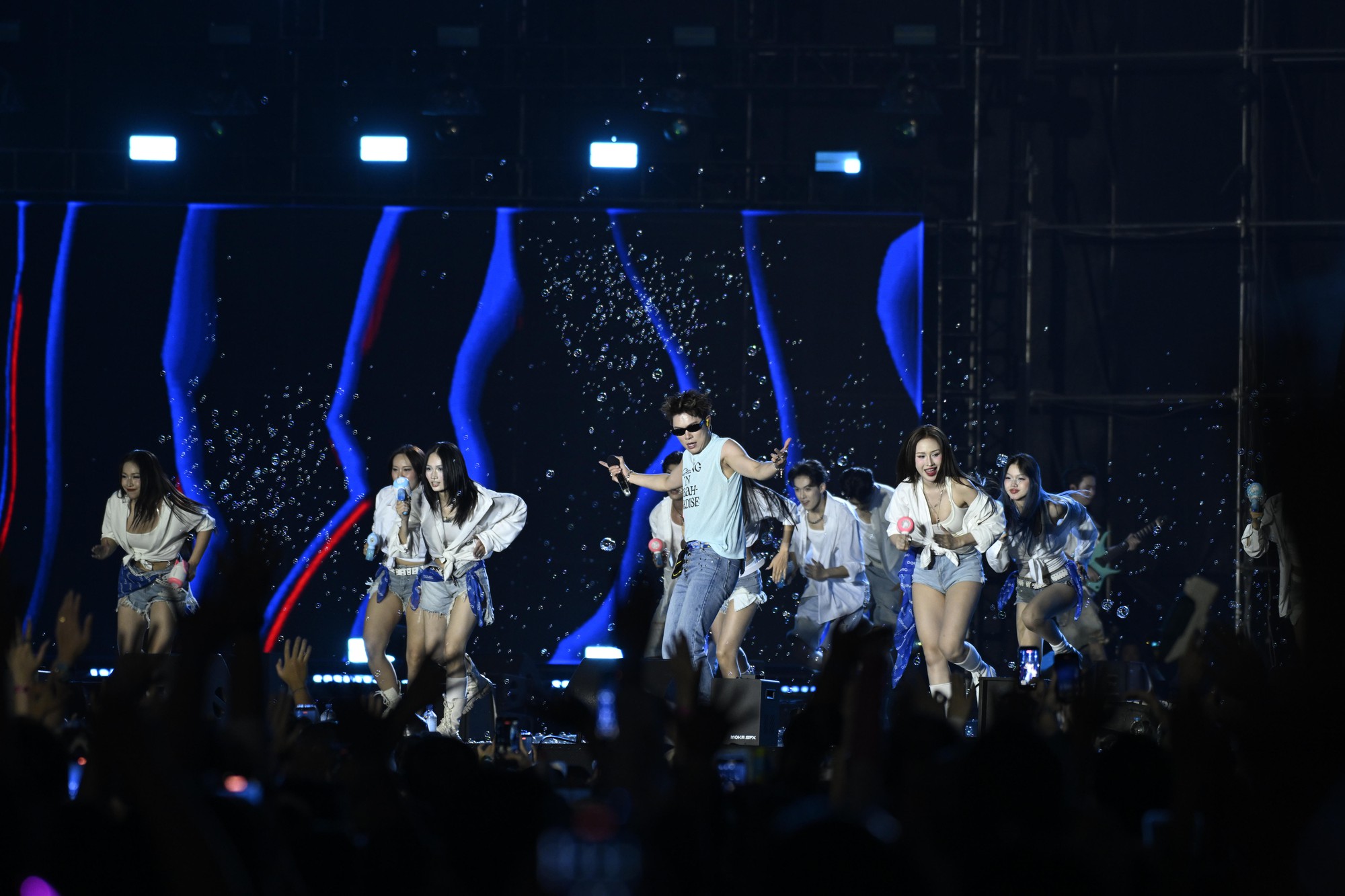 Quá bốc lửa, nữ dancer của Dương Domic leo thẳng hot search- Ảnh 3. Quá bốc lửa, nữ dancer của Dương Domic leo thẳng hot search- Ảnh 3.