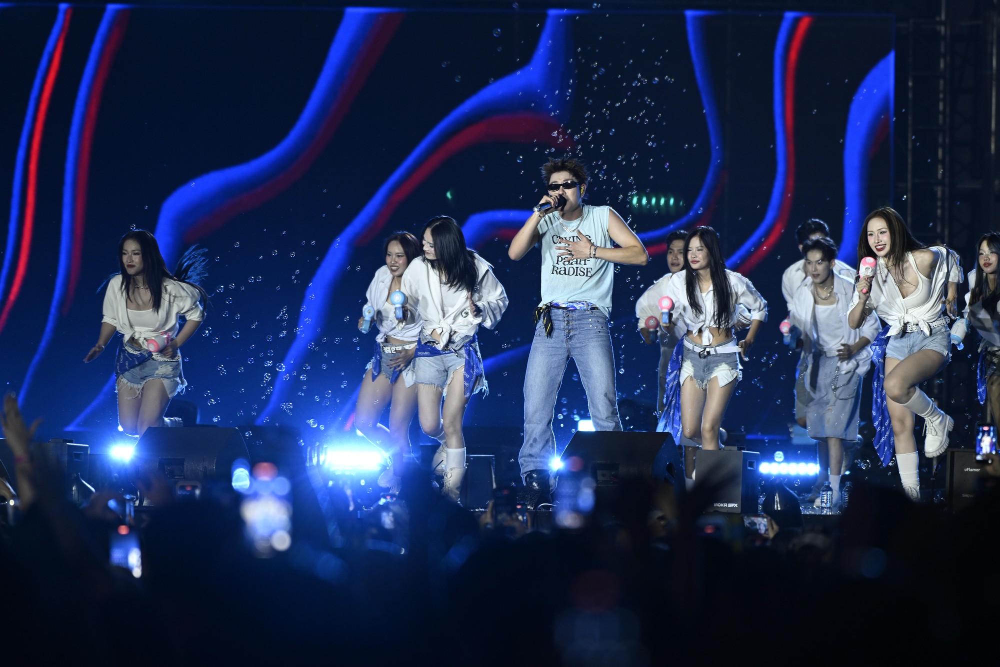 Quá bốc lửa, nữ dancer của Dương Domic leo thẳng hot search- Ảnh 2. Quá bốc lửa, nữ dancer của Dương Domic leo thẳng hot search- Ảnh 2.