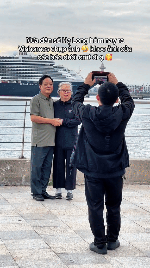 Khung cảnh ở Hạ Long ngay lúc này khiến nhiều người tò mò, nhận xét: Khung cảnh ở Hạ Long ngay lúc này khiến nhiều người tò mò, nhận xét: