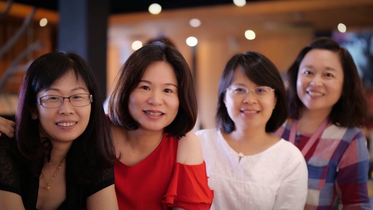 Họp lớp sau 20 năm: Nhìn cách dùng tiền là biết ai thật sự vững - ai chỉ đang cố tỏ ra giàu- Ảnh 3. Họp lớp sau 20 năm: Nhìn cách dùng tiền là biết ai thật sự vững - ai chỉ đang cố tỏ ra giàu- Ảnh 3.