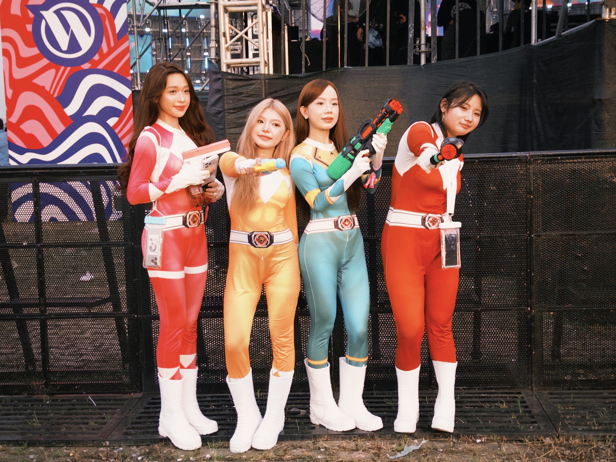 Danh tính hội siêu nhân gao "quậy" tưng bừng: 1 người được gọi là "phú bà", từng thi Hoa hậu- Ảnh 1. Danh tính hội siêu nhân gao "quậy" tưng bừng: 1 người được gọi là "phú bà", từng thi Hoa hậu- Ảnh 1.