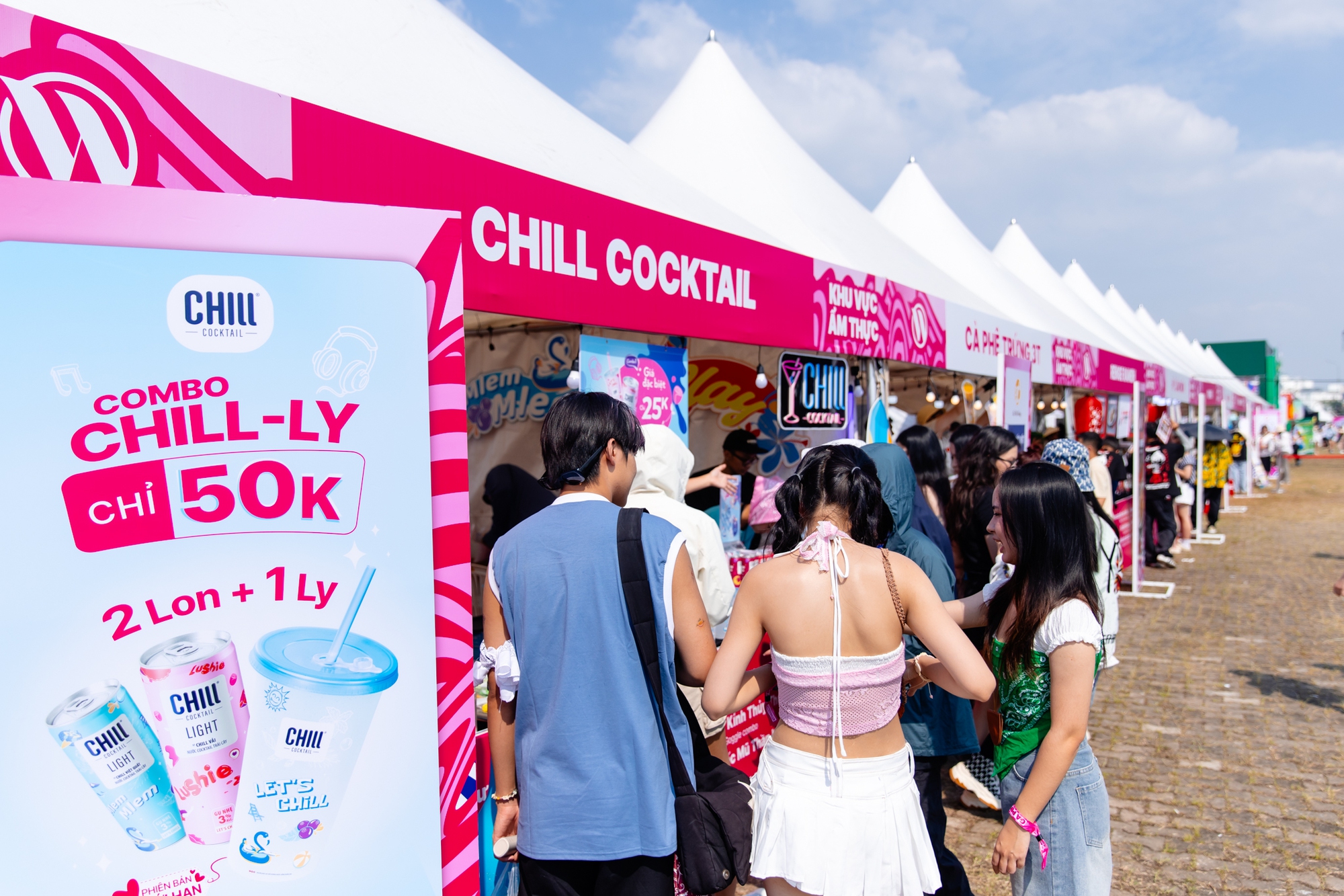 NGAY LÚC NÀY: MIN xuất hiện khiến sân khấu WATERBOMB “nổ tung”, hàng nghìn khán giả ướt sũng vì màn phun nước cực đã!- Ảnh 10. NGAY LÚC NÀY: MIN xuất hiện khiến sân khấu WATERBOMB “nổ tung”, hàng nghìn khán giả ướt sũng vì màn phun nước cực đã!- Ảnh 10.