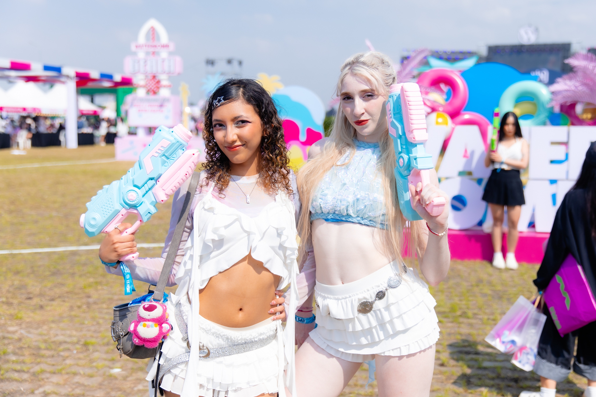 NGAY LÚC NÀY: MIN xuất hiện khiến sân khấu WATERBOMB “nổ tung”, hàng nghìn khán giả ướt sũng vì màn phun nước cực đã!- Ảnh 16. NGAY LÚC NÀY: MIN xuất hiện khiến sân khấu WATERBOMB “nổ tung”, hàng nghìn khán giả ướt sũng vì màn phun nước cực đã!- Ảnh 16.