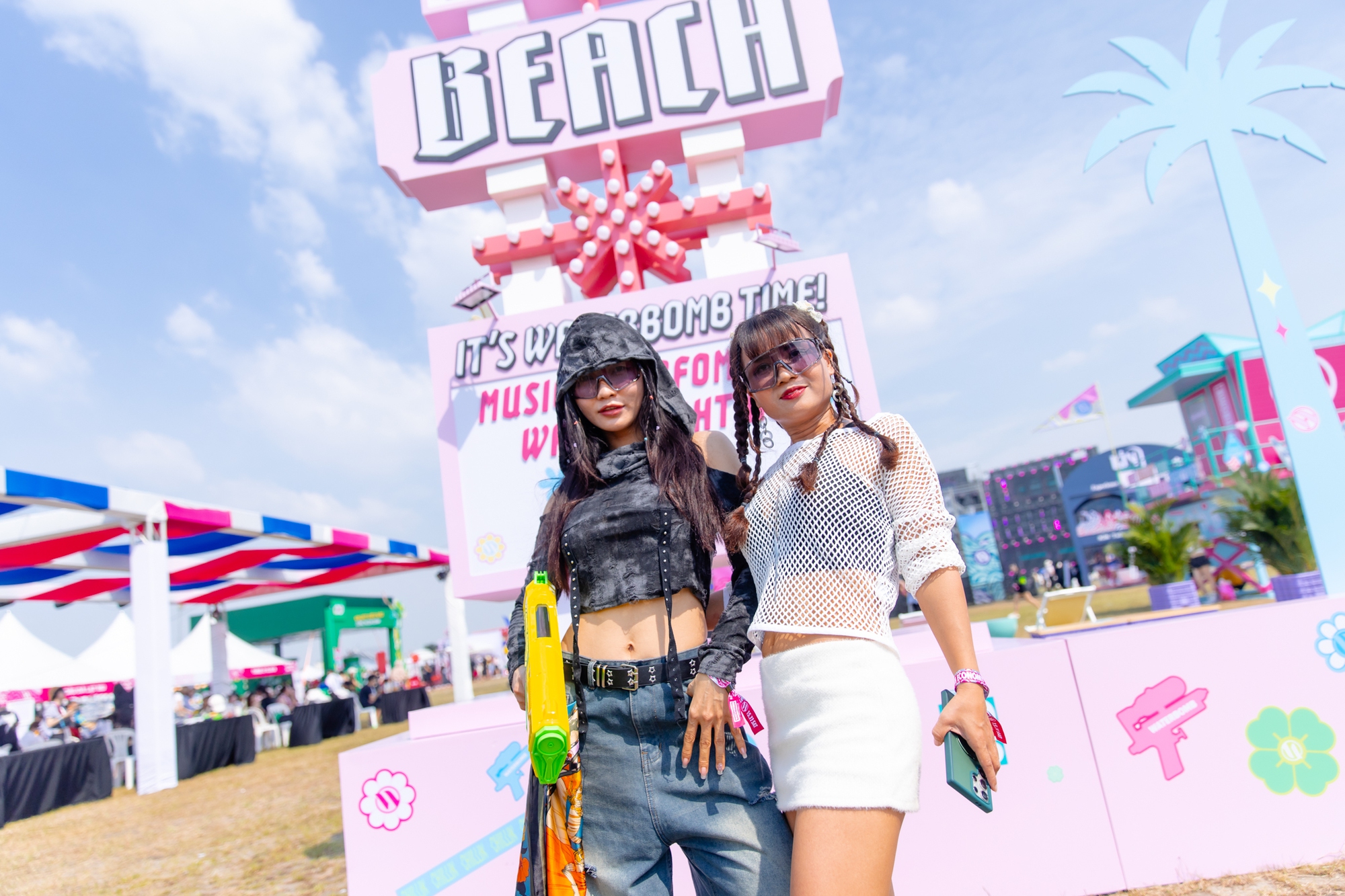 NGAY LÚC NÀY: MIN xuất hiện khiến sân khấu WATERBOMB “nổ tung”, hàng nghìn khán giả ướt sũng vì màn phun nước cực đã!- Ảnh 22. NGAY LÚC NÀY: MIN xuất hiện khiến sân khấu WATERBOMB “nổ tung”, hàng nghìn khán giả ướt sũng vì màn phun nước cực đã!- Ảnh 22.