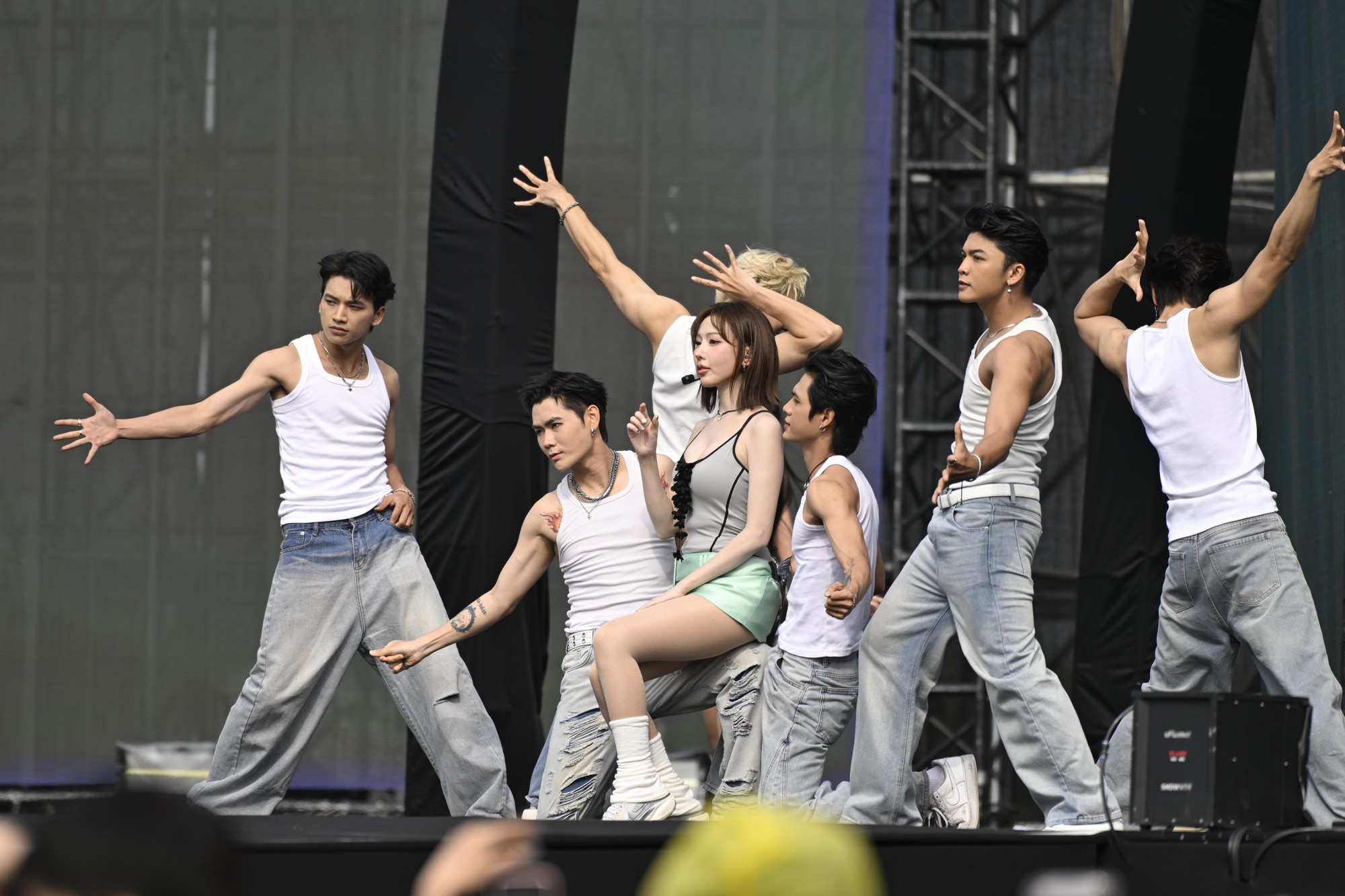 Hot nhất hôm nay: tlinh 