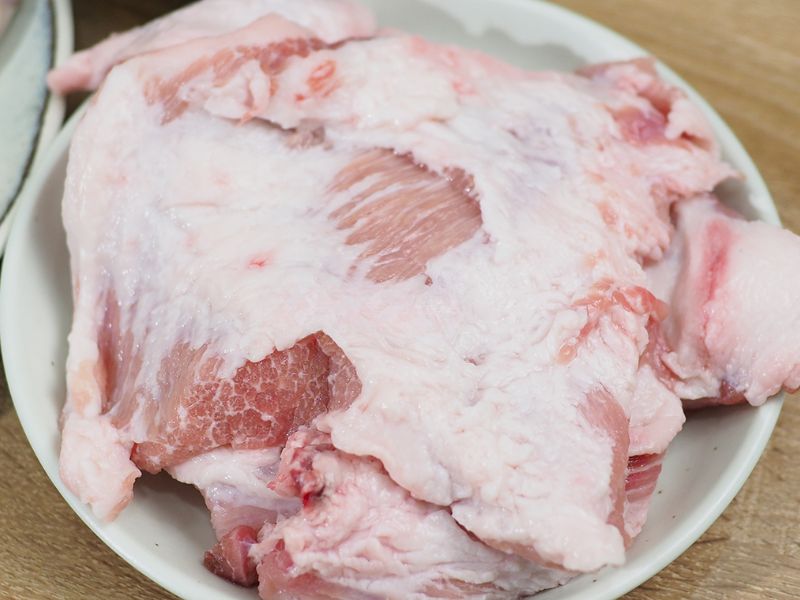 Làm sao để phân biệt thịt nạc nọng và thịt nạc vai heo? 5 điểm khác biệt này bạn phải biết- Ảnh 2.