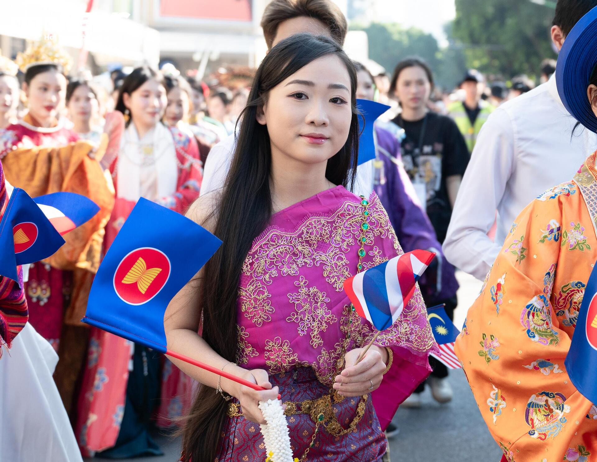 Gần 800 người mặc cổ phục diễu hành trên phố đi bộ Hồ Gươm- Ảnh 12.