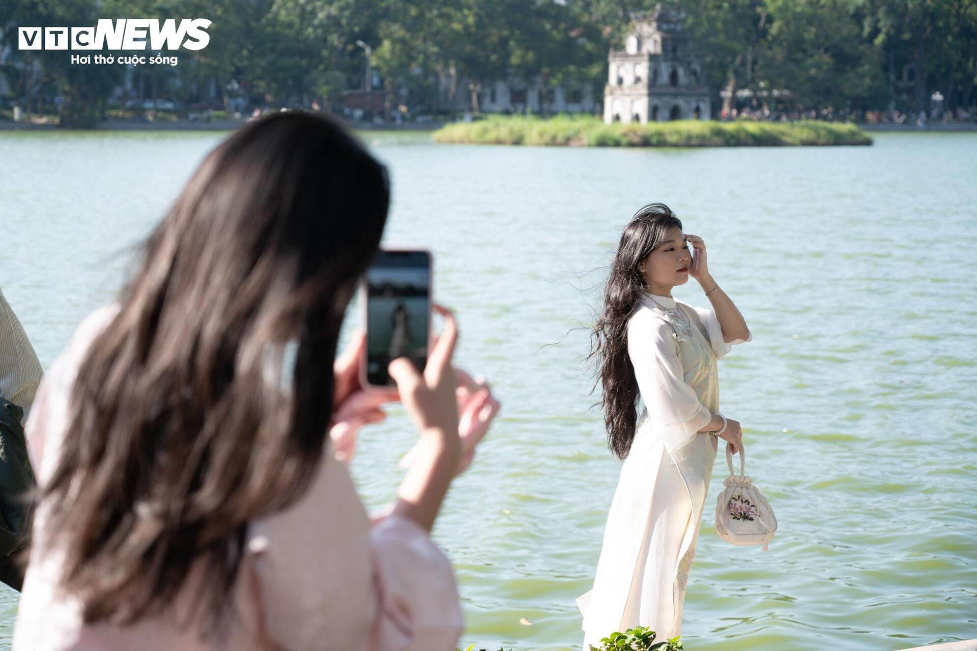 Gần 800 người mặc cổ phục diễu hành trên phố đi bộ Hồ Gươm- Ảnh 15.