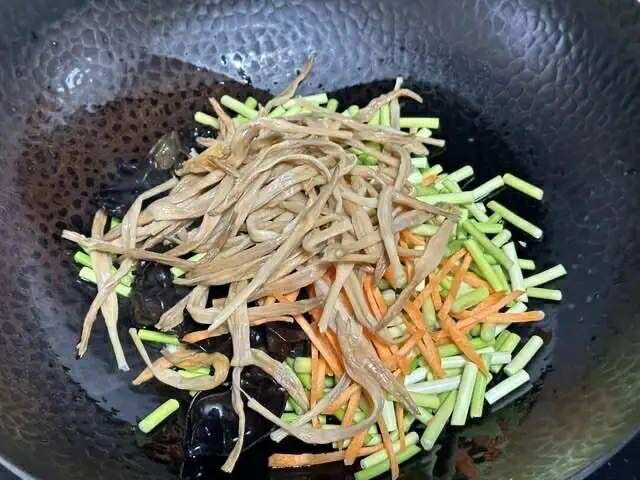 Loại rau này đang vào mùa, đầy ngoài chợ: Dùng nấu món ăn thơm phức, giòn tan lại phòng cúm và ngừa ung thư- Ảnh 4.