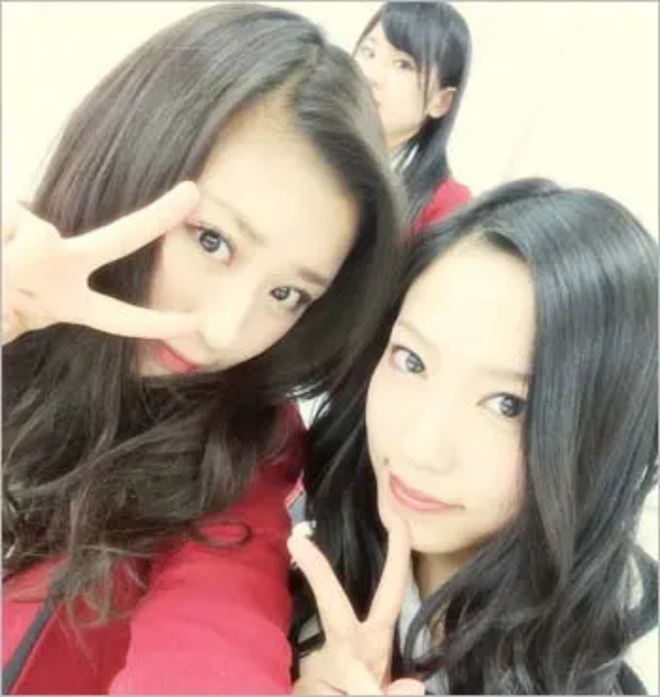 "Quả báo nhãn tiền" cho nữ ca sĩ 17 tuổi ngoại tình, cướp chồng của chị gái cùng nhóm- Ảnh 4. "Quả báo nhãn tiền" cho nữ ca sĩ 17 tuổi ngoại tình, cướp chồng của chị gái cùng nhóm- Ảnh 4.