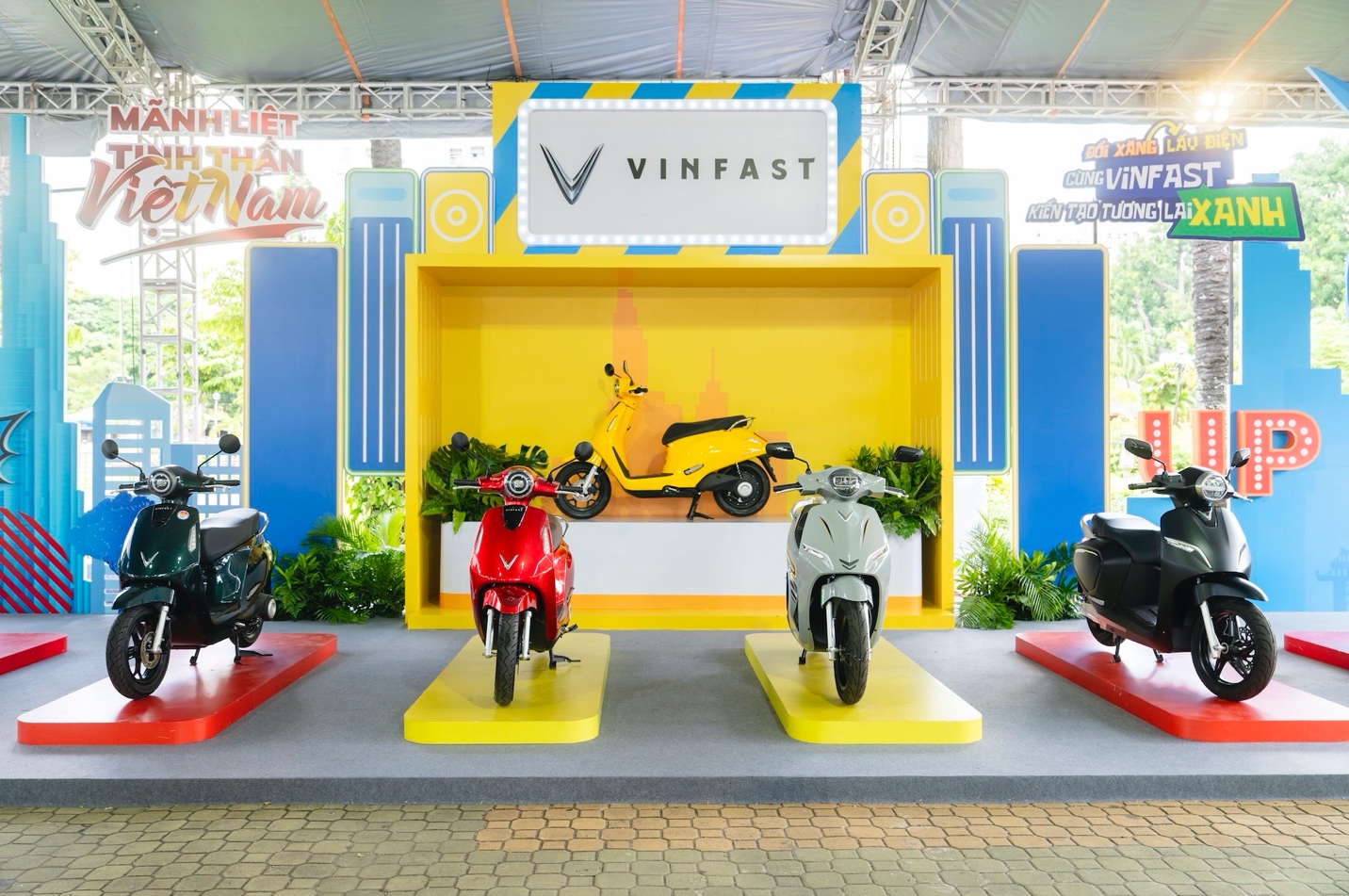 VinFast tặng 27,5 tỷ đồng cho khách hàng mua xe máy điện- Ảnh 1. VinFast tặng 27,5 tỷ đồng cho khách hàng mua xe máy điện- Ảnh 1.